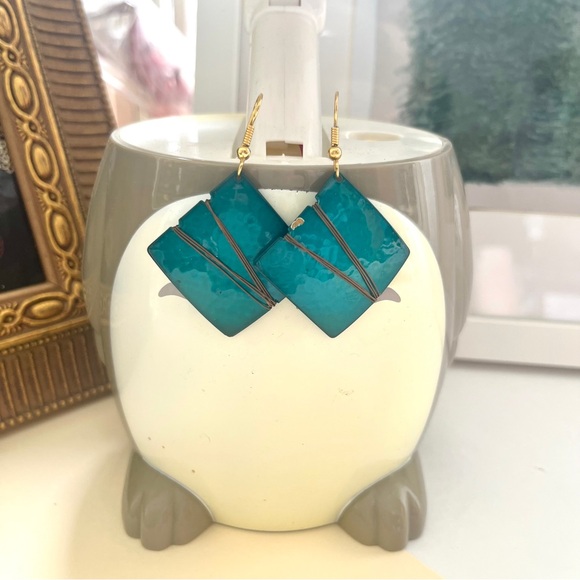 1980s vintage turquoise square dangling earrings with gold wire accents - Picture 15 of 15